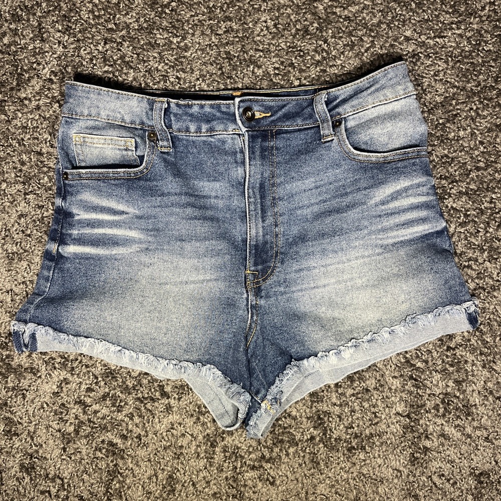 Celebrity Pink The Deb Short Size 11/30 High Rise‎